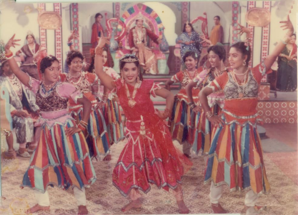 Probir Mitra and Sushoma in Rongin Sat Bhai Chompa (1987)