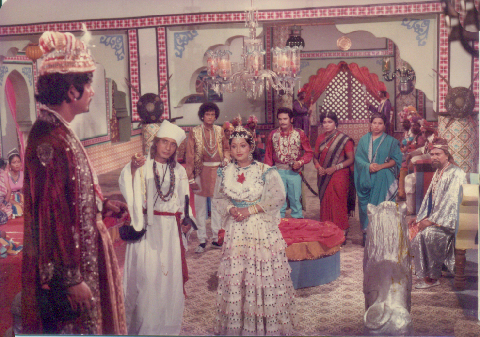 Probir Mitra, Dilara, Anwar Hossain, Tele Samad, Rozina, and Abdus Sattar in Rongin Sat Bhai Chompa (1987)