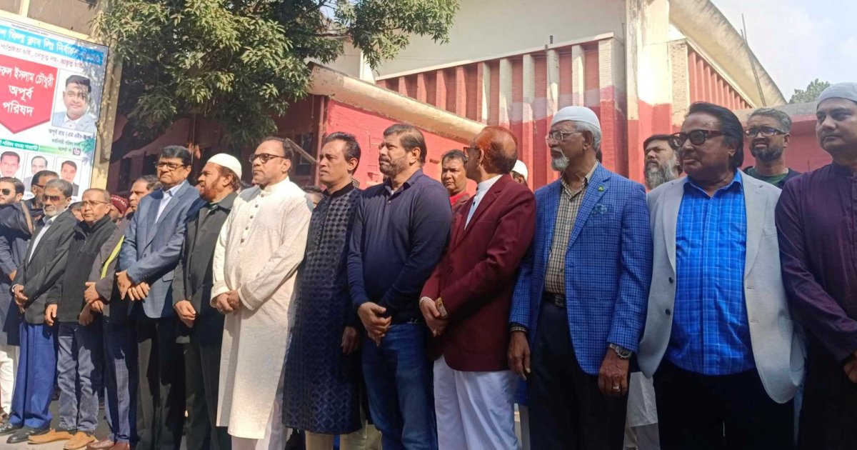 শেষবারের মতো প্রিয় কর্মস্থল এফডিসিতে প্রবীর মিত্র